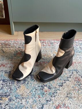 ALOHAS Two-Tone Black and White Curved Block Heel Ankle Boots